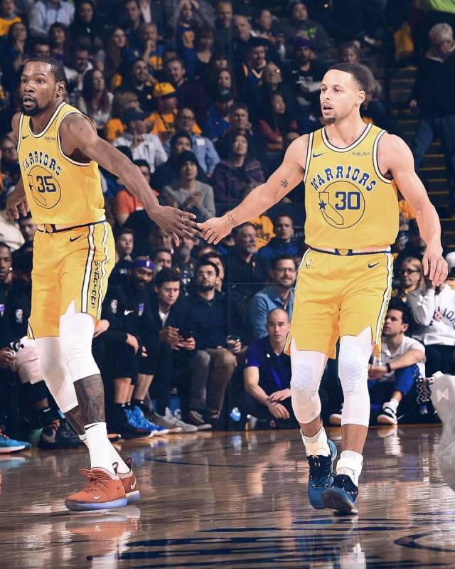 作为世界足 作为世界足